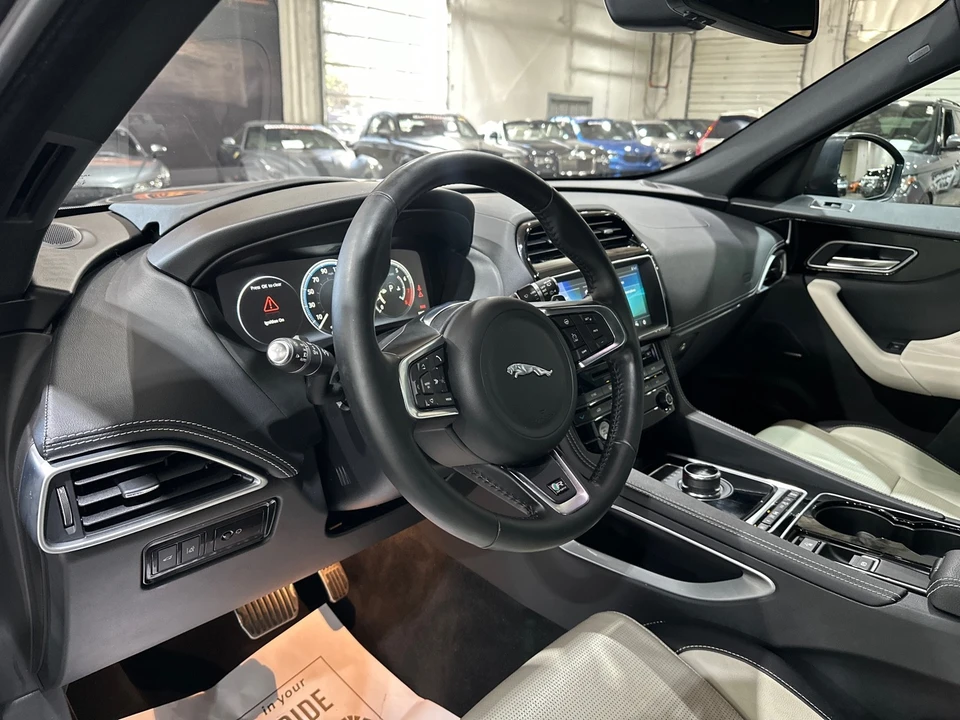 2017 Jaguar F-Pace - Image 11 of 12