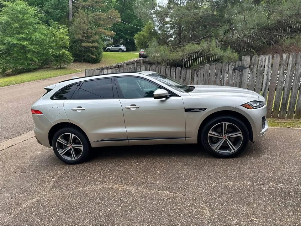 2017 Jaguar F-Pace - Image 3 of 4