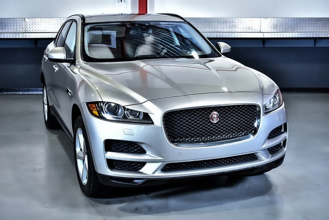 2017 Jaguar F-Pace - Image 3 of 31