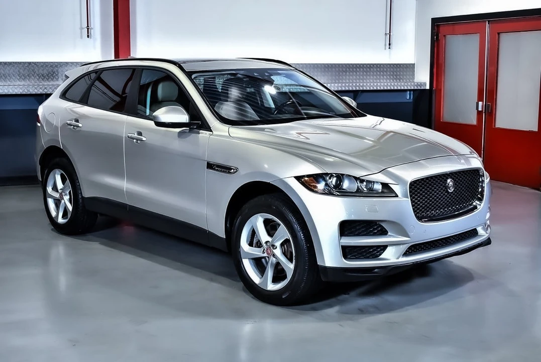 2017 Jaguar F-Pace - Image 5 of 31
