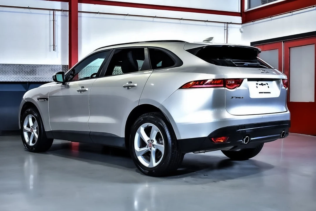 2017 Jaguar F-Pace - Image 17 of 31