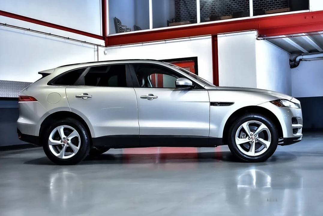 2017 Jaguar F-Pace - Image 9 of 31