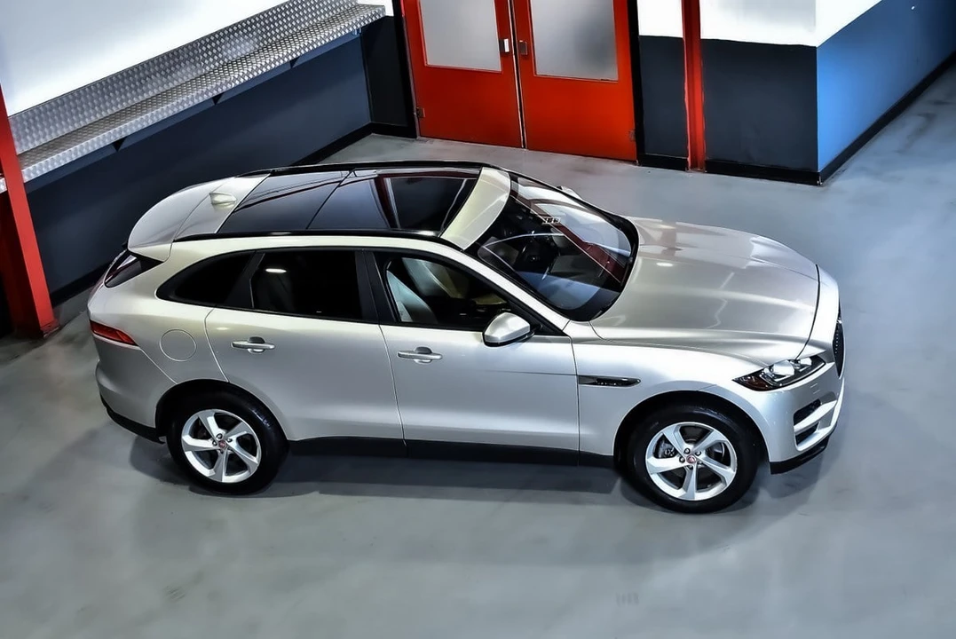 2017 Jaguar F-Pace - Image 12 of 31