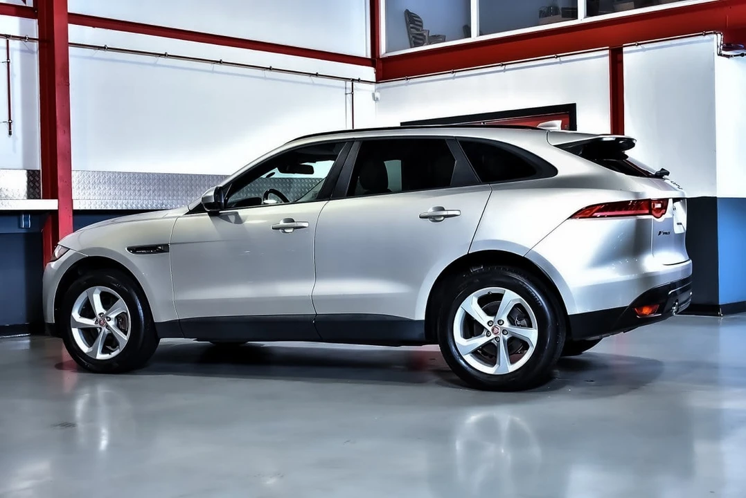 2017 Jaguar F-Pace - Image 19 of 31