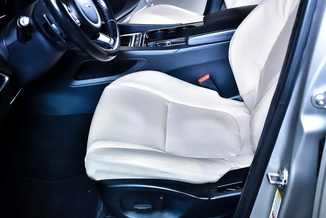 2017 Jaguar F-Pace - Image 26 of 31