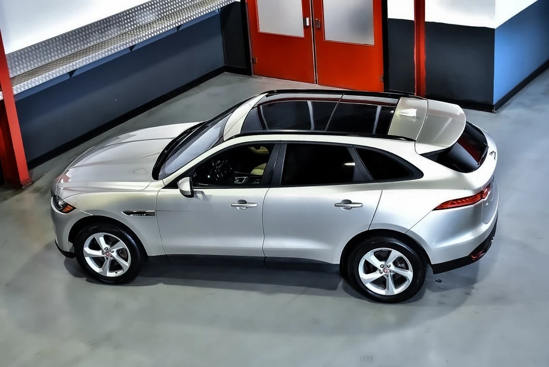 2017 Jaguar F-Pace - Image 23 of 31