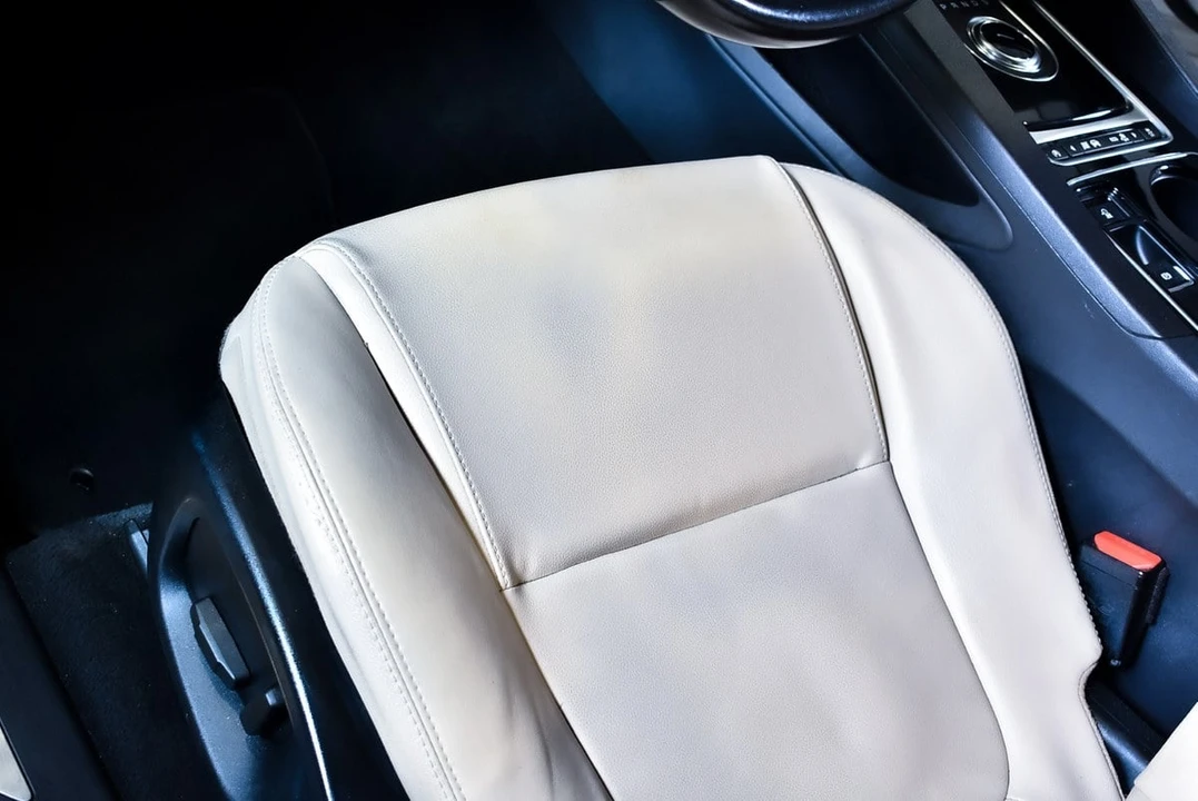2017 Jaguar F-Pace - Image 27 of 31