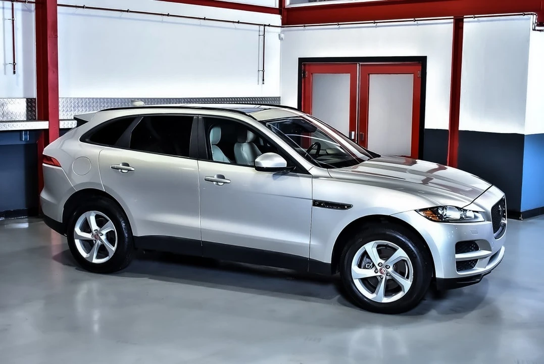 2017 Jaguar F-Pace - Image 6 of 31