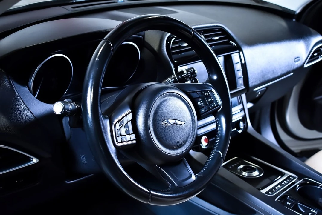2017 Jaguar F-Pace - Image 29 of 31