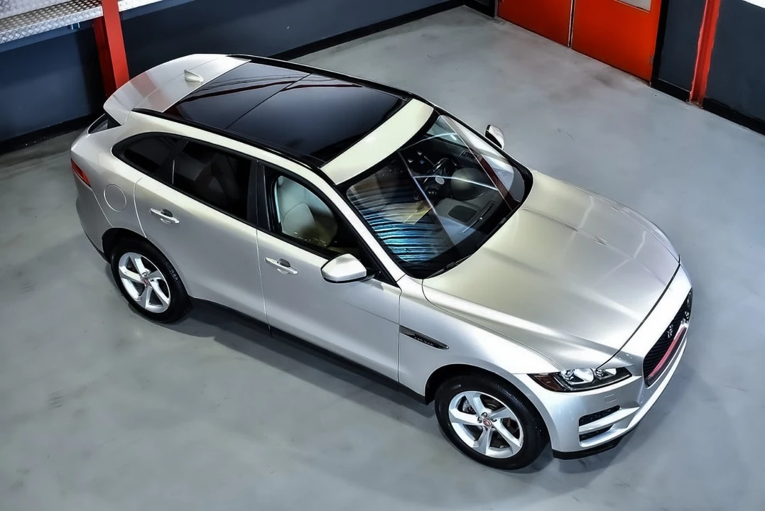 2017 Jaguar F-Pace - Image 11 of 31