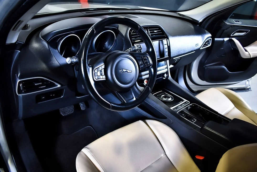 2017 Jaguar F-Pace - Image 31 of 31