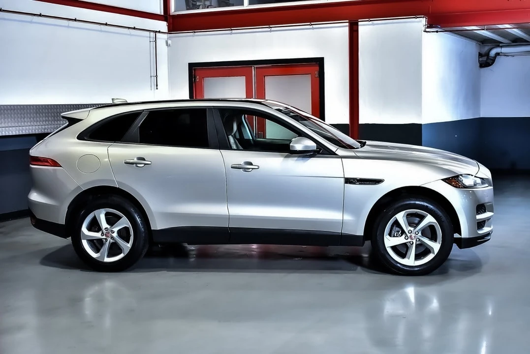2017 Jaguar F-Pace - Image 8 of 31