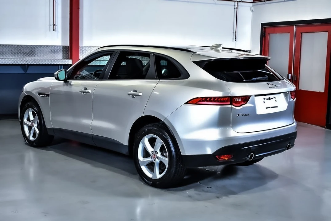 2017 Jaguar F-Pace - Image 16 of 31