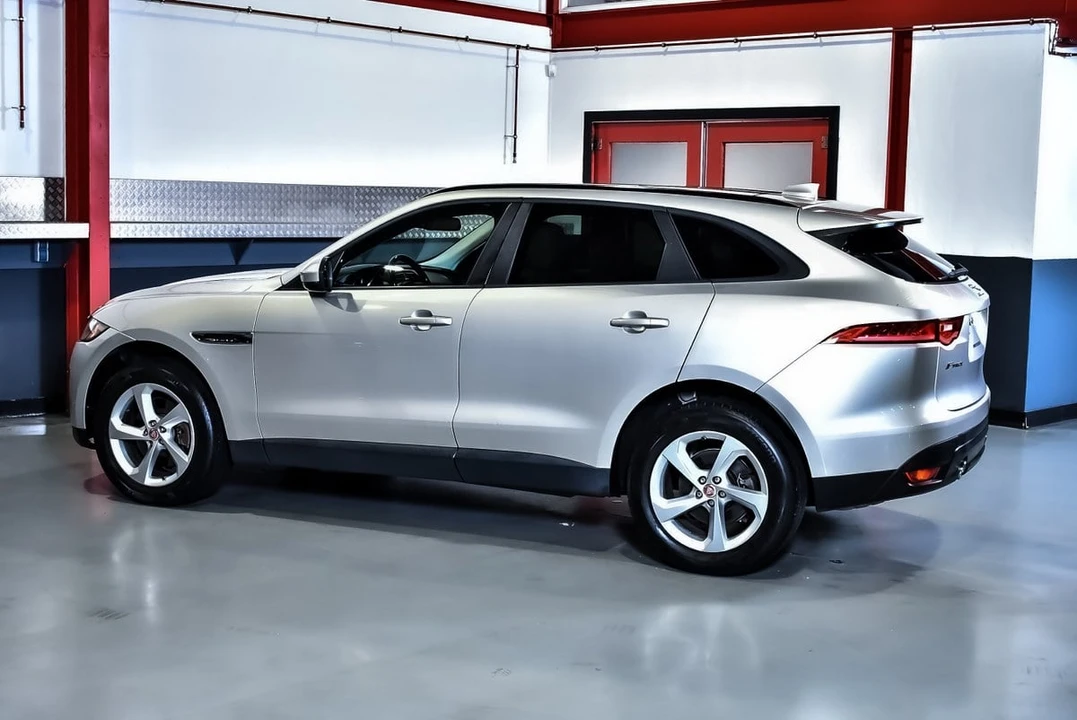 2017 Jaguar F-Pace - Image 18 of 31