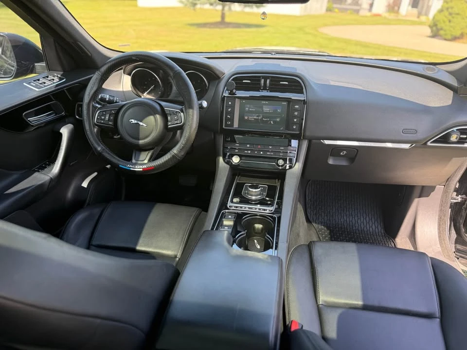 2017 Jaguar F-Pace - Image 8 of 10