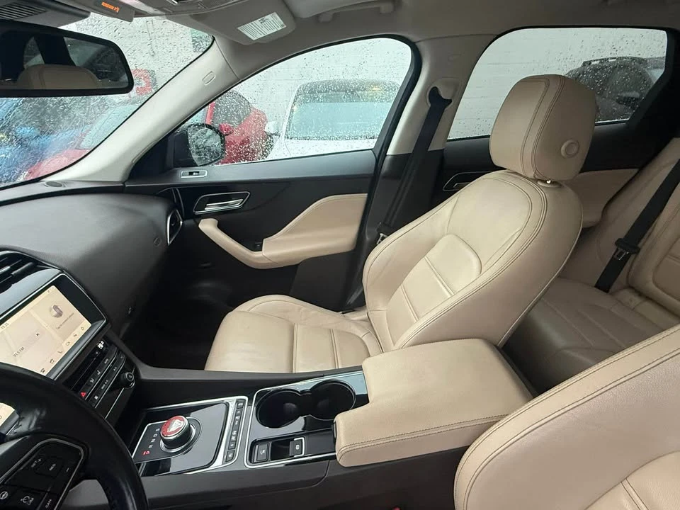 2017 Jaguar F-Pace - Image 7 of 10
