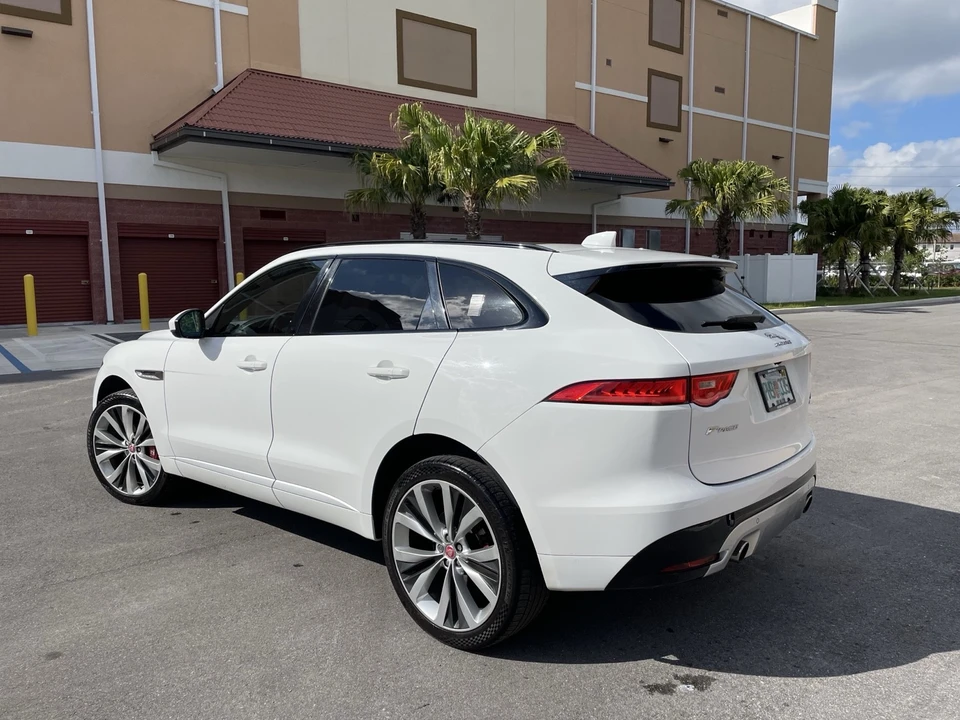 2017 Jaguar F-Pace - Image 13 of 21