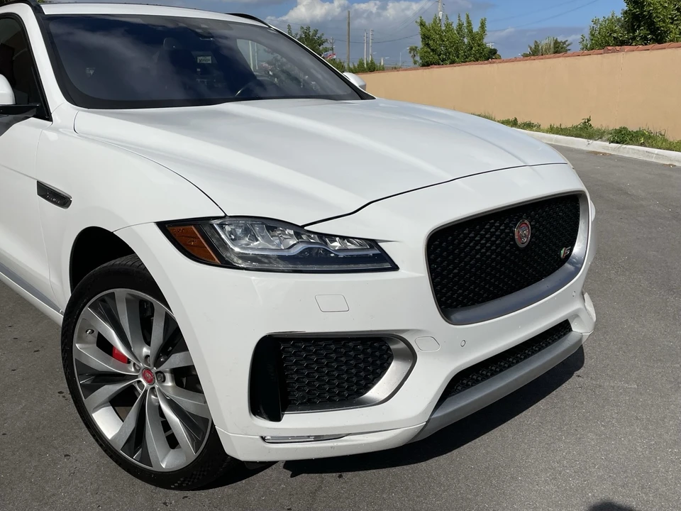 2017 Jaguar F-Pace - Image 16 of 21
