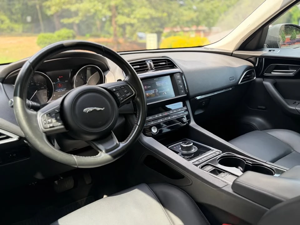 2017 Jaguar F-Pace - Image 5 of 5