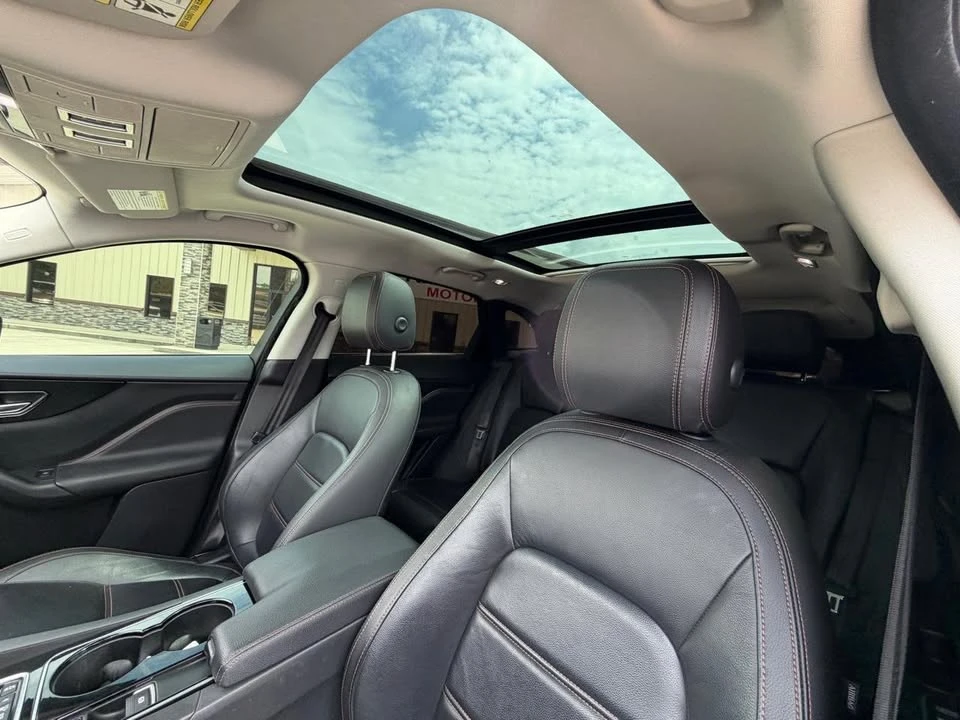 2017 Jaguar F-Pace - Image 9 of 14