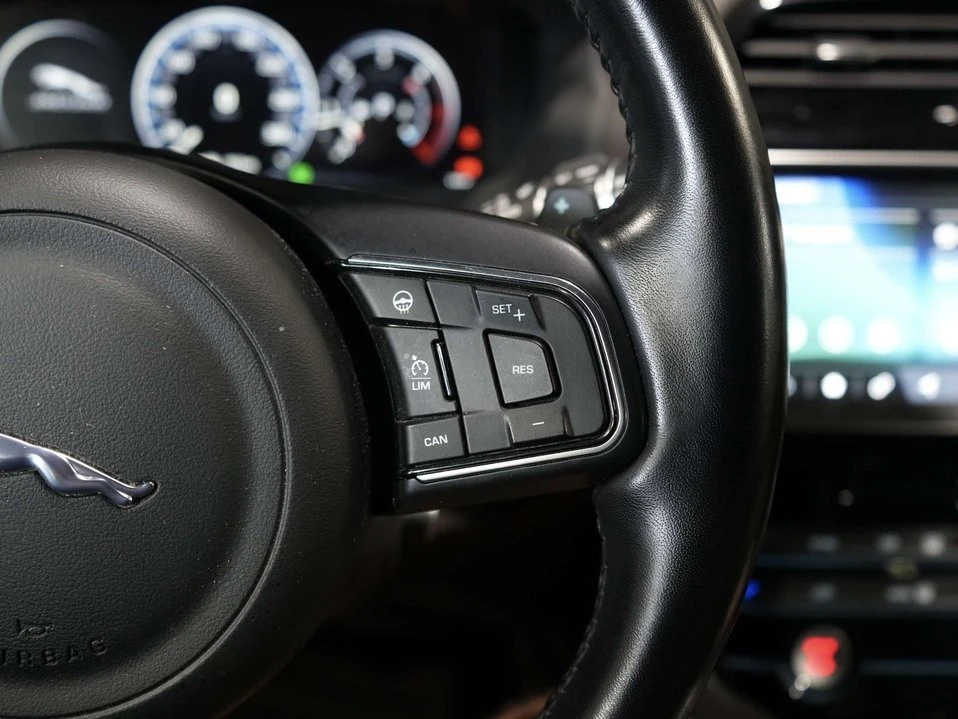 2017 Jaguar F-Pace - Image 9 of 20
