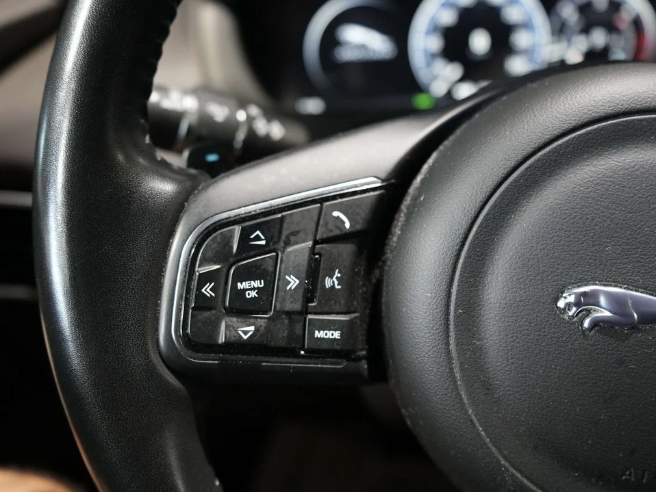 2017 Jaguar F-Pace - Image 10 of 20