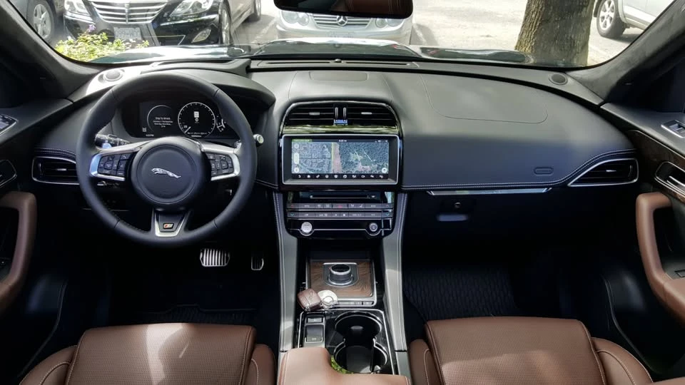 2017 Jaguar F-Pace - Image 11 of 15