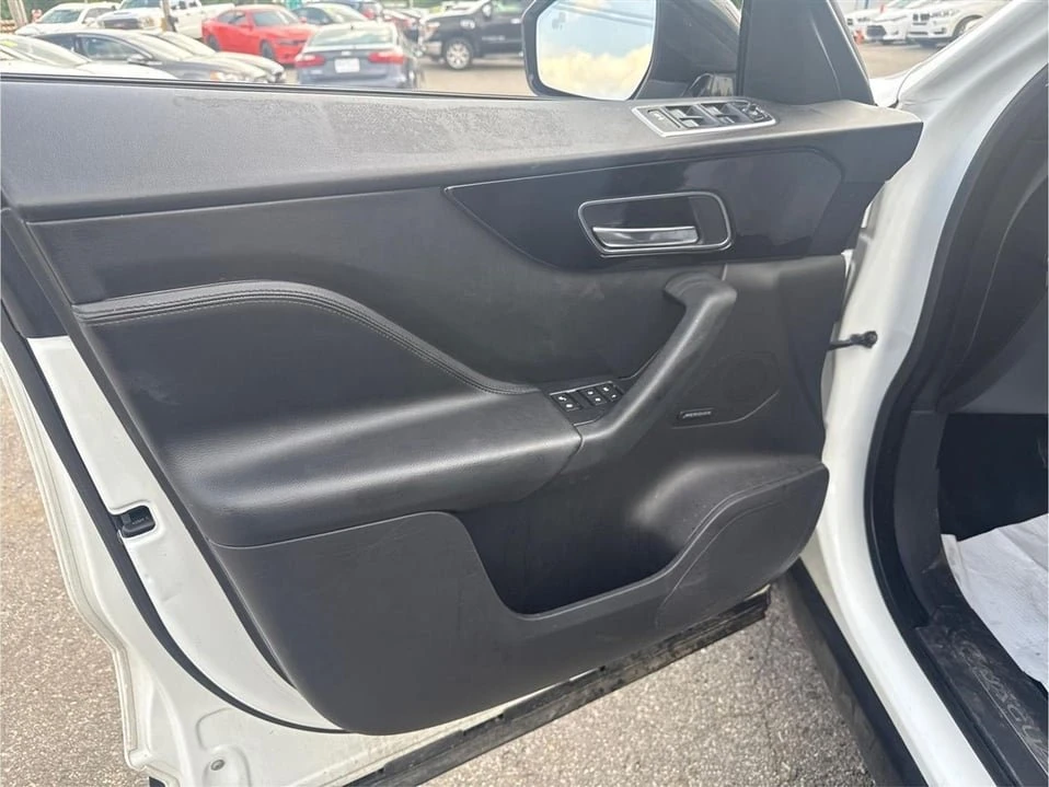 2017 Jaguar F-Pace - Image 12 of 20