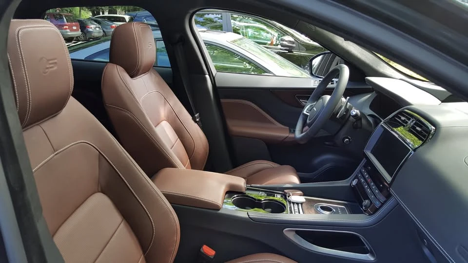 2017 Jaguar F-Pace - Image 10 of 15