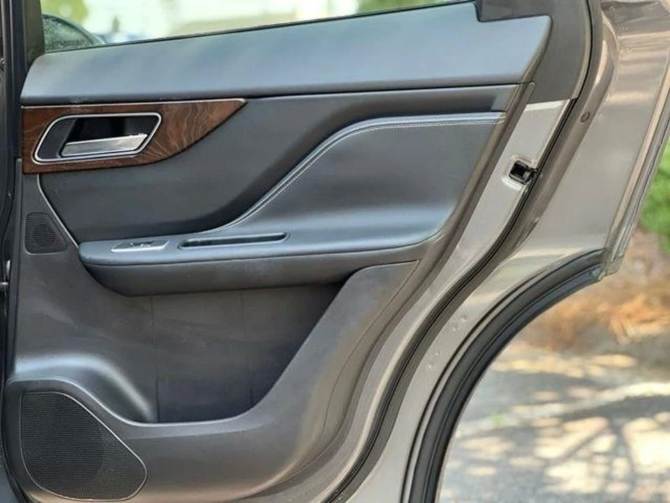 2017 Jaguar F-Pace - Image 18 of 20
