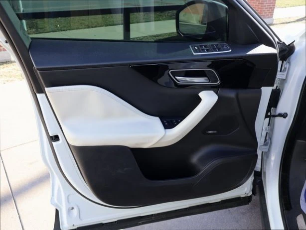 2017 Jaguar F-Pace - Image 19 of 20
