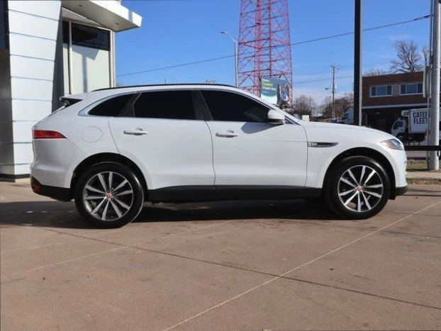 2017 Jaguar F-Pace - Image 8 of 20