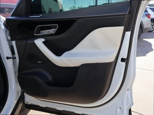 2017 Jaguar F-Pace - Image 10 of 20