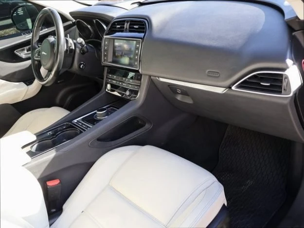 2017 Jaguar F-Pace - Image 11 of 20