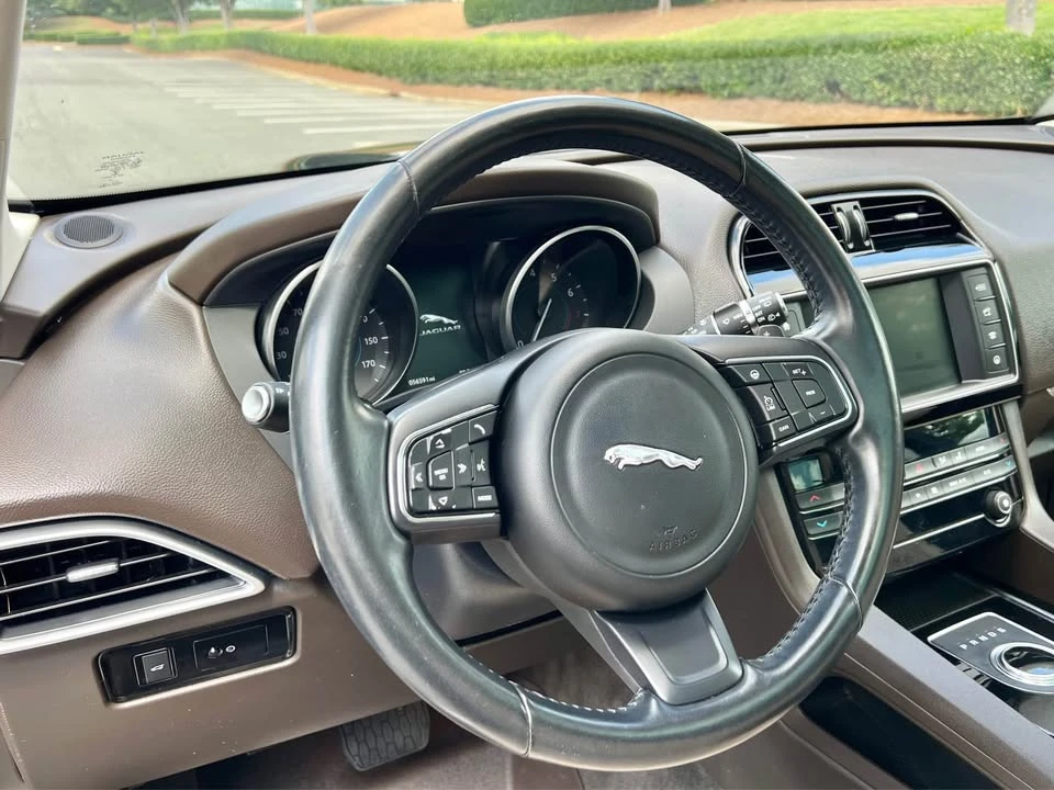 2017 Jaguar F-Pace - Image 10 of 17