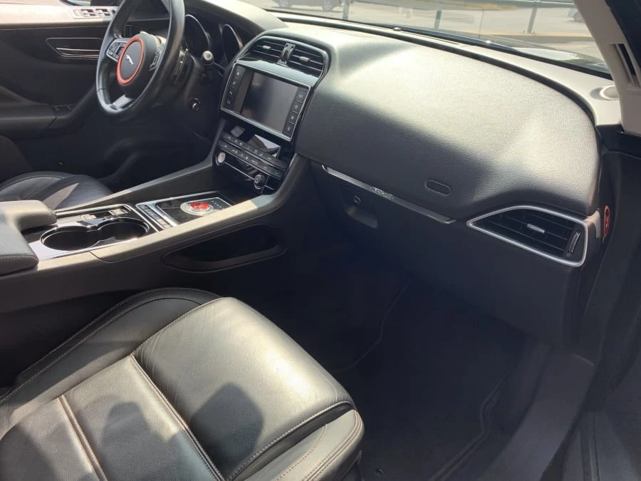 2017 Jaguar F-Pace - Image 6 of 8
