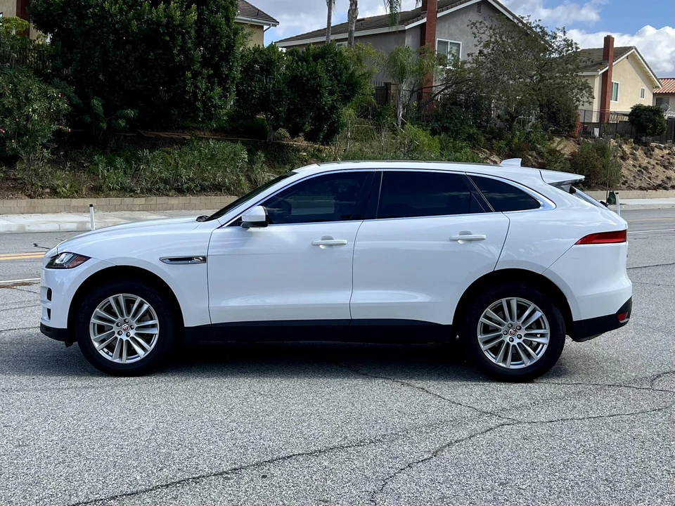 2017 Jaguar F-Pace - Image 7 of 12