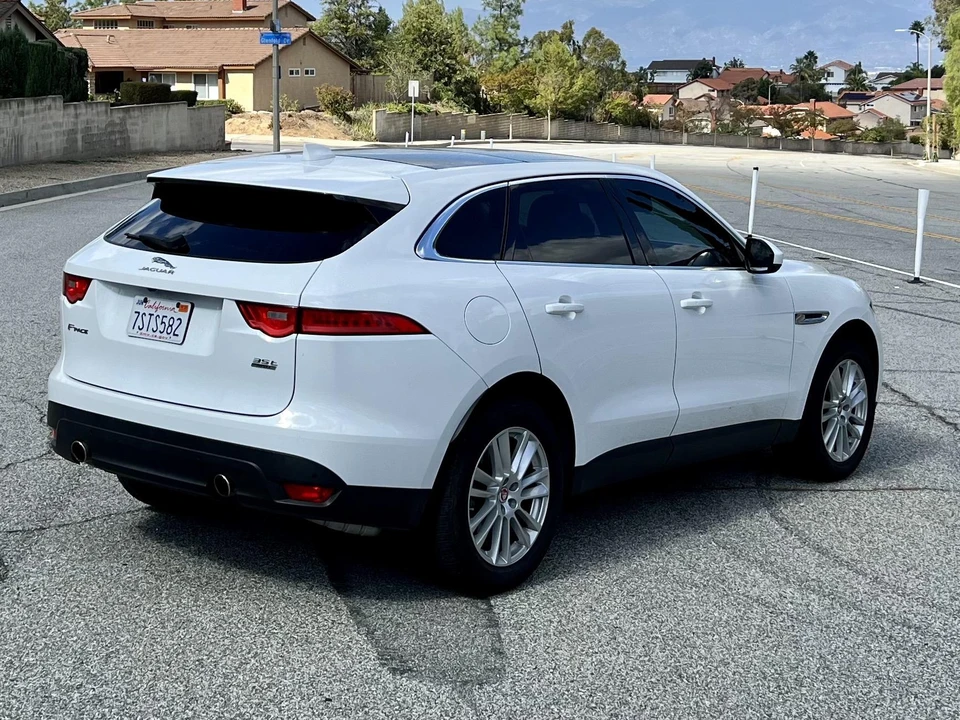 2017 Jaguar F-Pace - Image 10 of 12