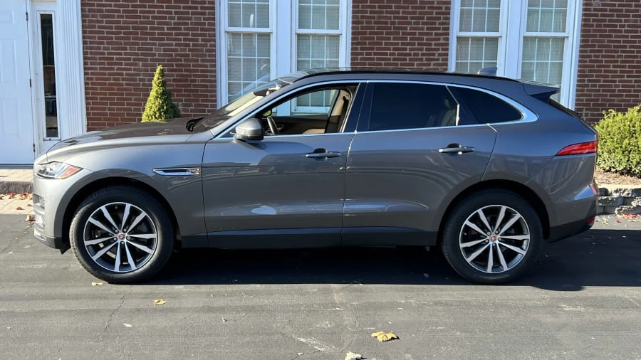 2017 Jaguar F-Pace - Image 2 of 9