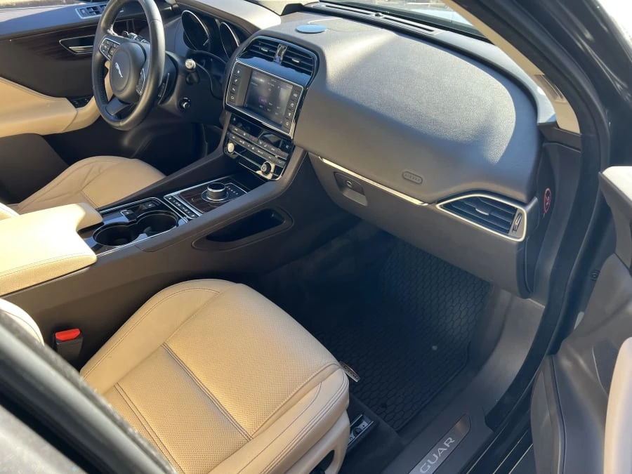 2017 Jaguar F-Pace - Image 6 of 9