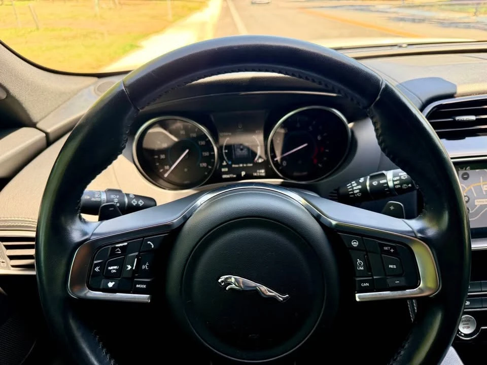 2017 Jaguar F-Pace - Image 8 of 17