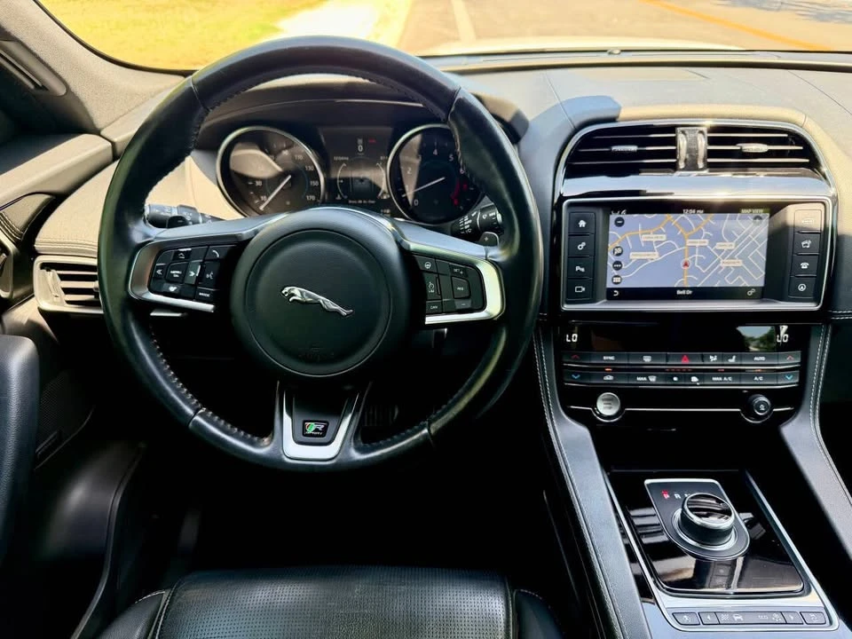 2017 Jaguar F-Pace - Image 7 of 17