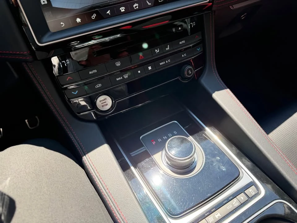 2017 Jaguar F-Pace - Image 16 of 18