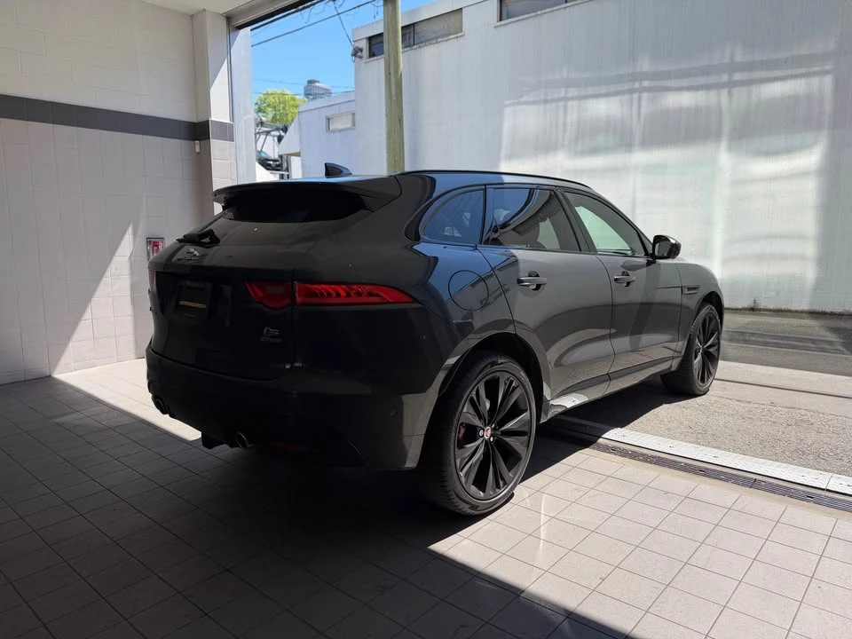 2017 Jaguar F-Pace - Image 6 of 18