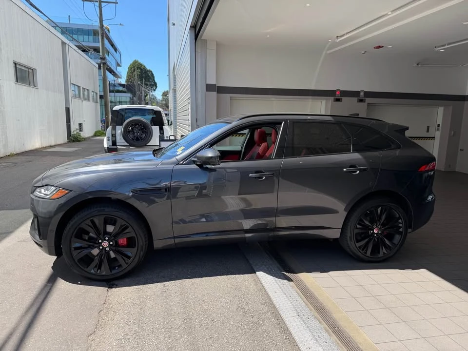 2017 Jaguar F-Pace - Image 3 of 18