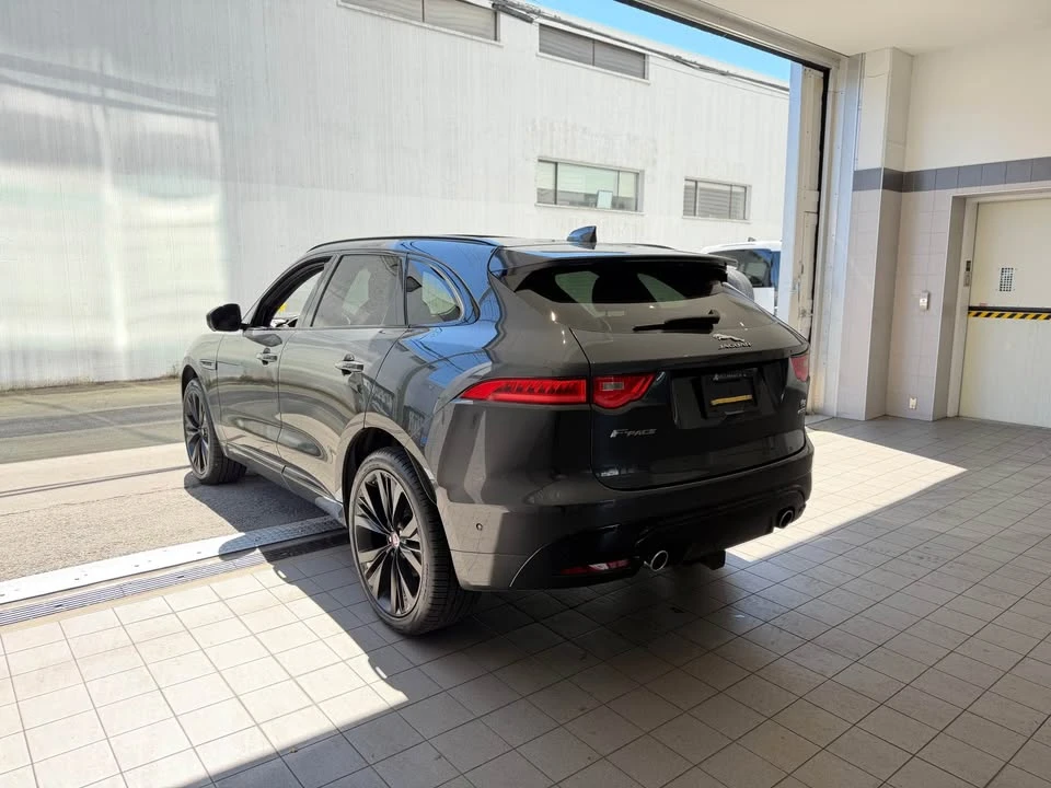 2017 Jaguar F-Pace - Image 4 of 18