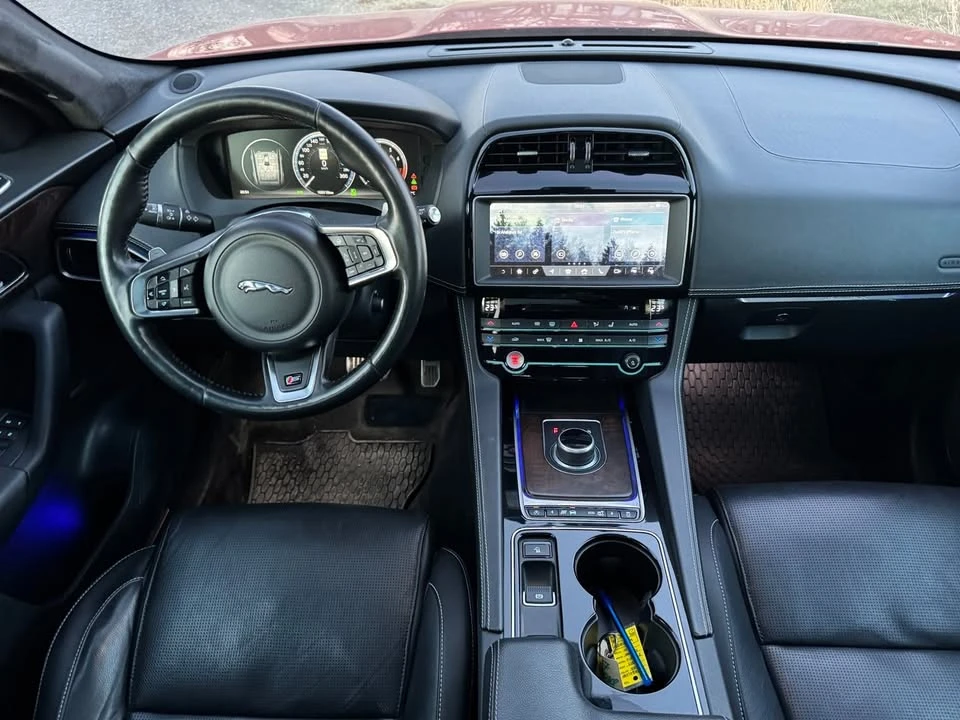 2017 Jaguar F-Pace - Image 15 of 18