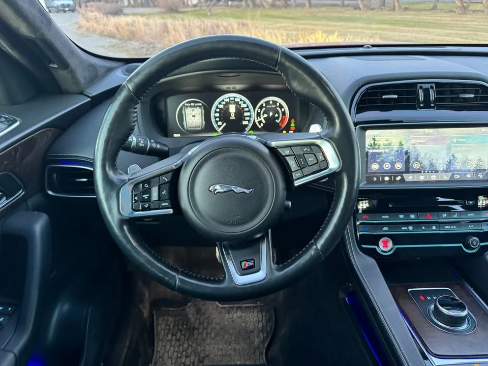 2017 Jaguar F-Pace - Image 16 of 18