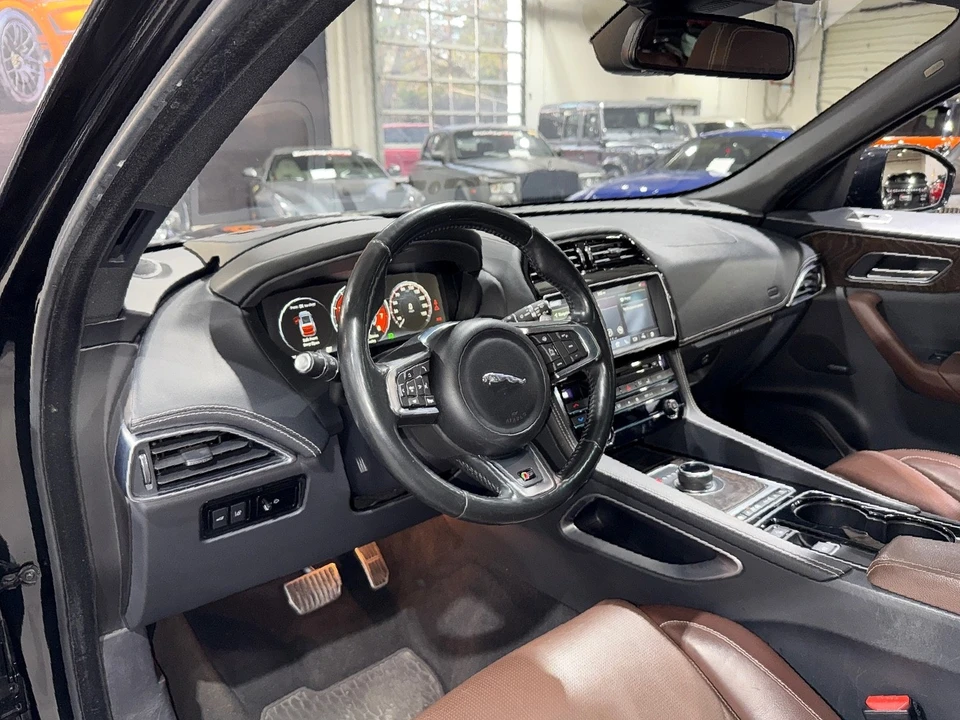2017 Jaguar F-Pace - Image 8 of 12