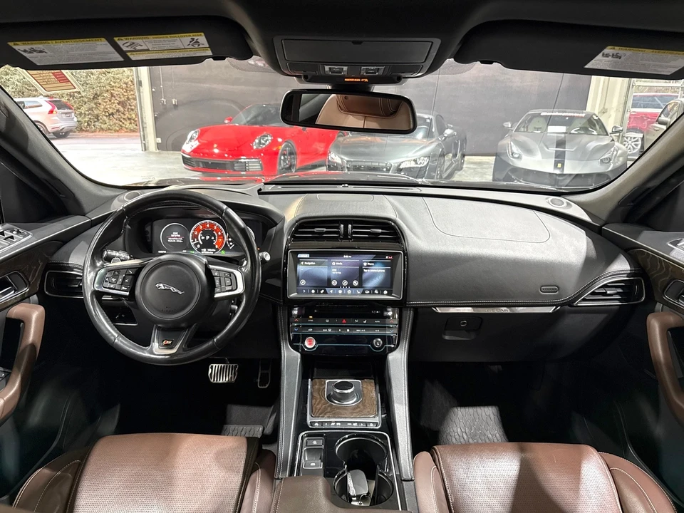2017 Jaguar F-Pace - Image 9 of 12